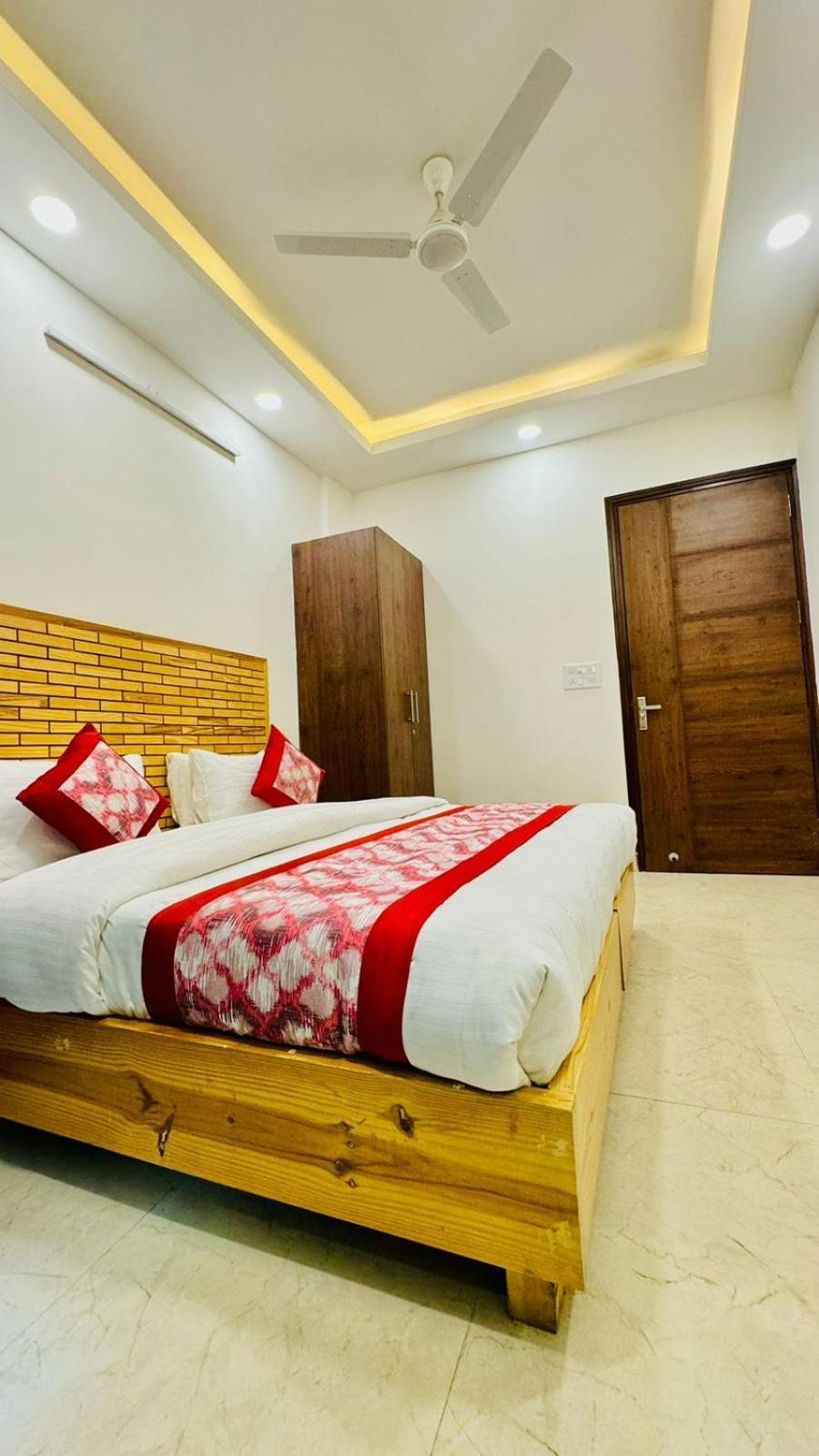 Hotel Ashram View Just 10 Minute Away Form Nizamuddin Railway Station New Delhi Ngoại thất bức ảnh